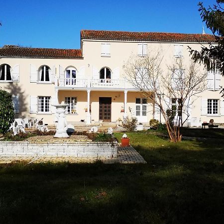 Le Clos Des Cedres B&B La Rochefoucauld Kültér fotó