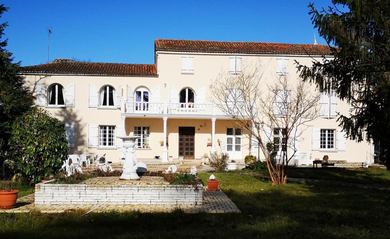 Le Clos Des Cedres B&B La Rochefoucauld Kültér fotó