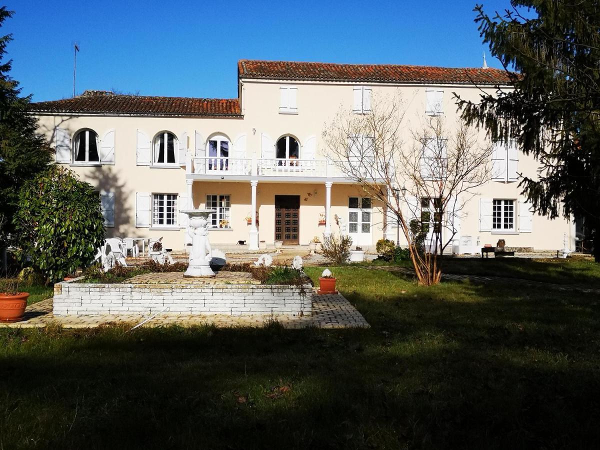 Le Clos Des Cedres B&B La Rochefoucauld Kültér fotó
