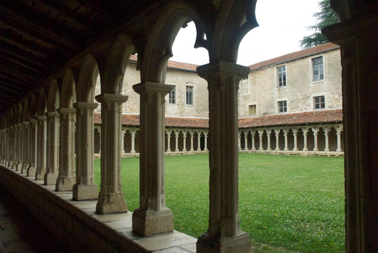 Le Clos Des Cedres B&B La Rochefoucauld Kültér fotó